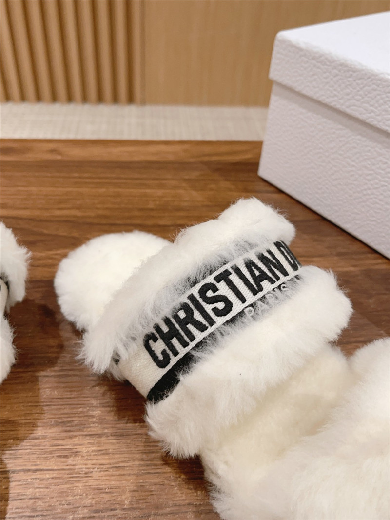 D10r shearling chez moi flat slides white/black