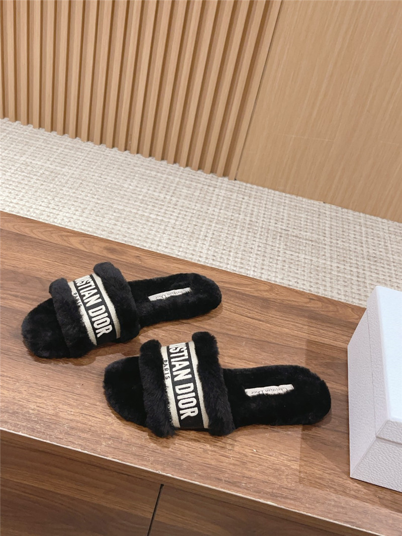 D10r shearling canvas dway slides black
