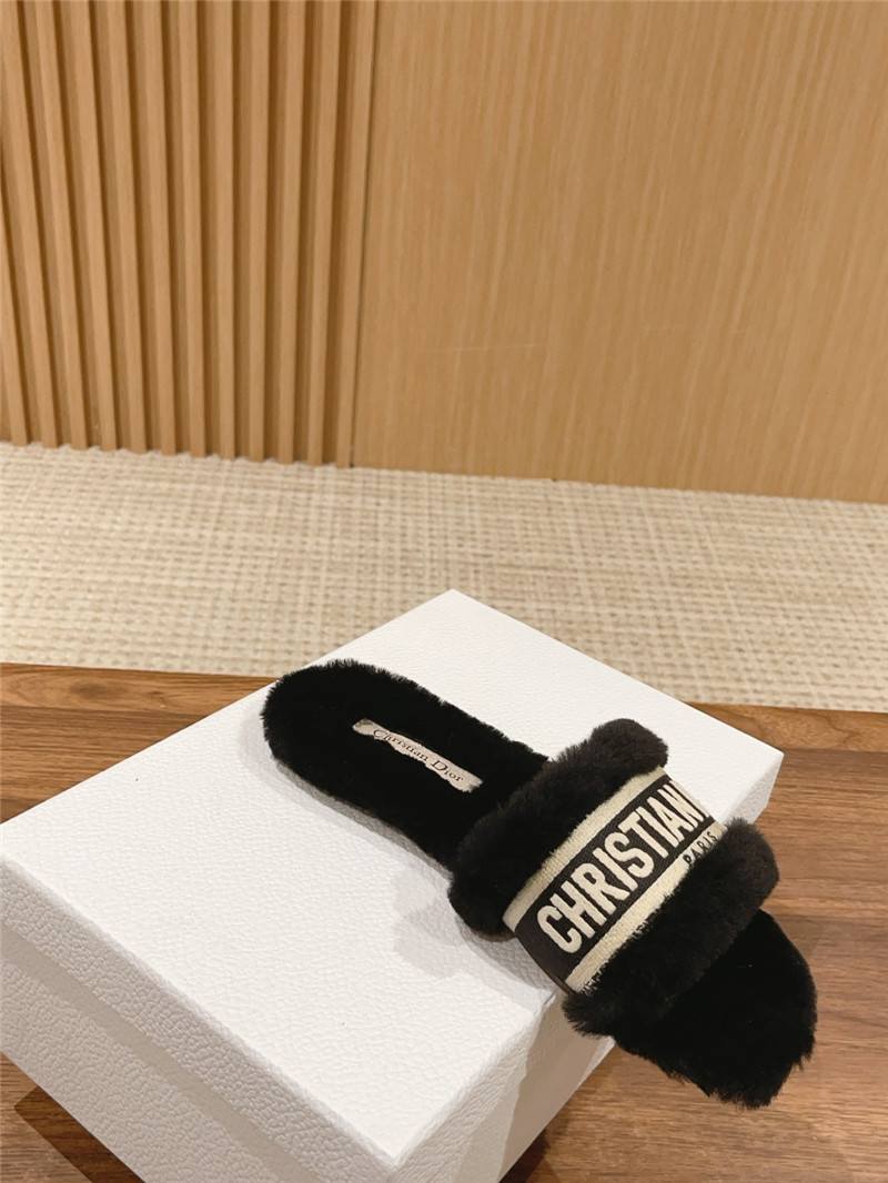 D10r shearling canvas dway slides black