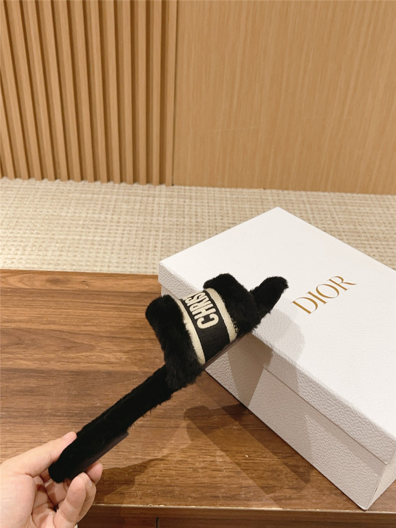 D10r shearling canvas dway slides black
