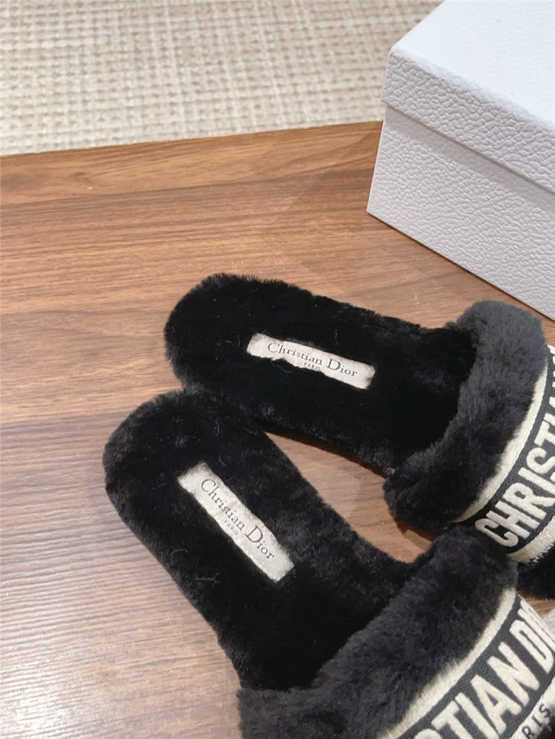 D10r shearling canvas dway slides black