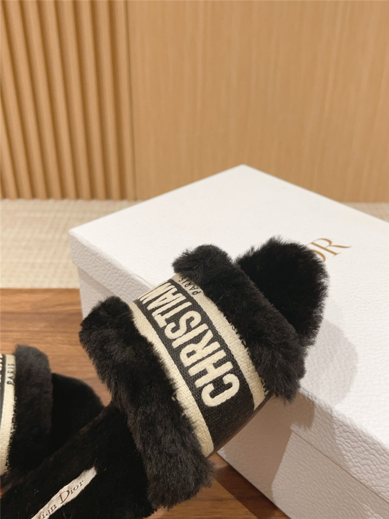D10r shearling canvas dway slides black