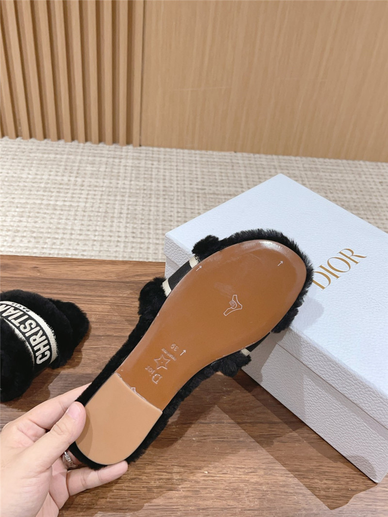 D10r shearling canvas dway slides black