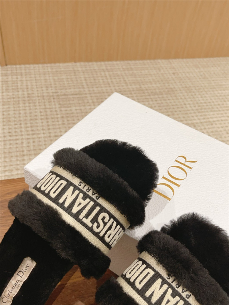 D10r shearling canvas dway slides black