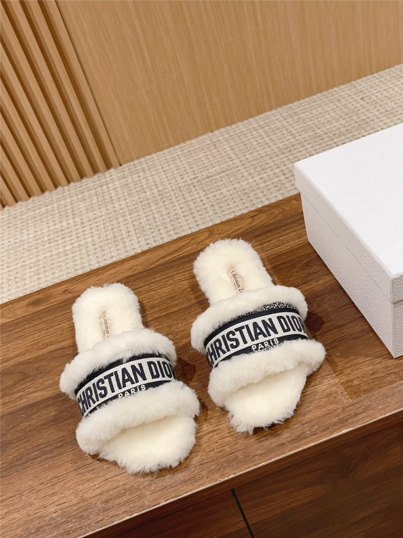 D10r shearling canvas dway slides white/black