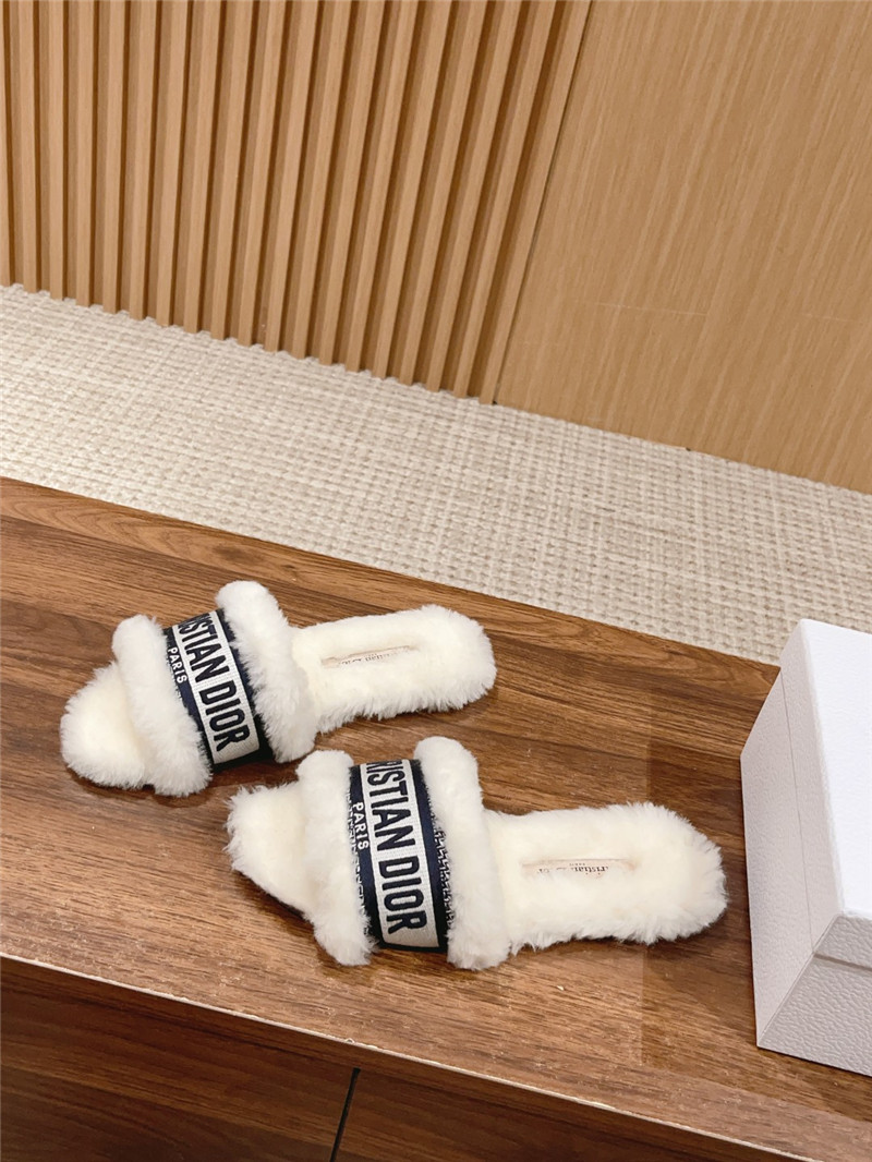 D10r shearling canvas dway slides white/black