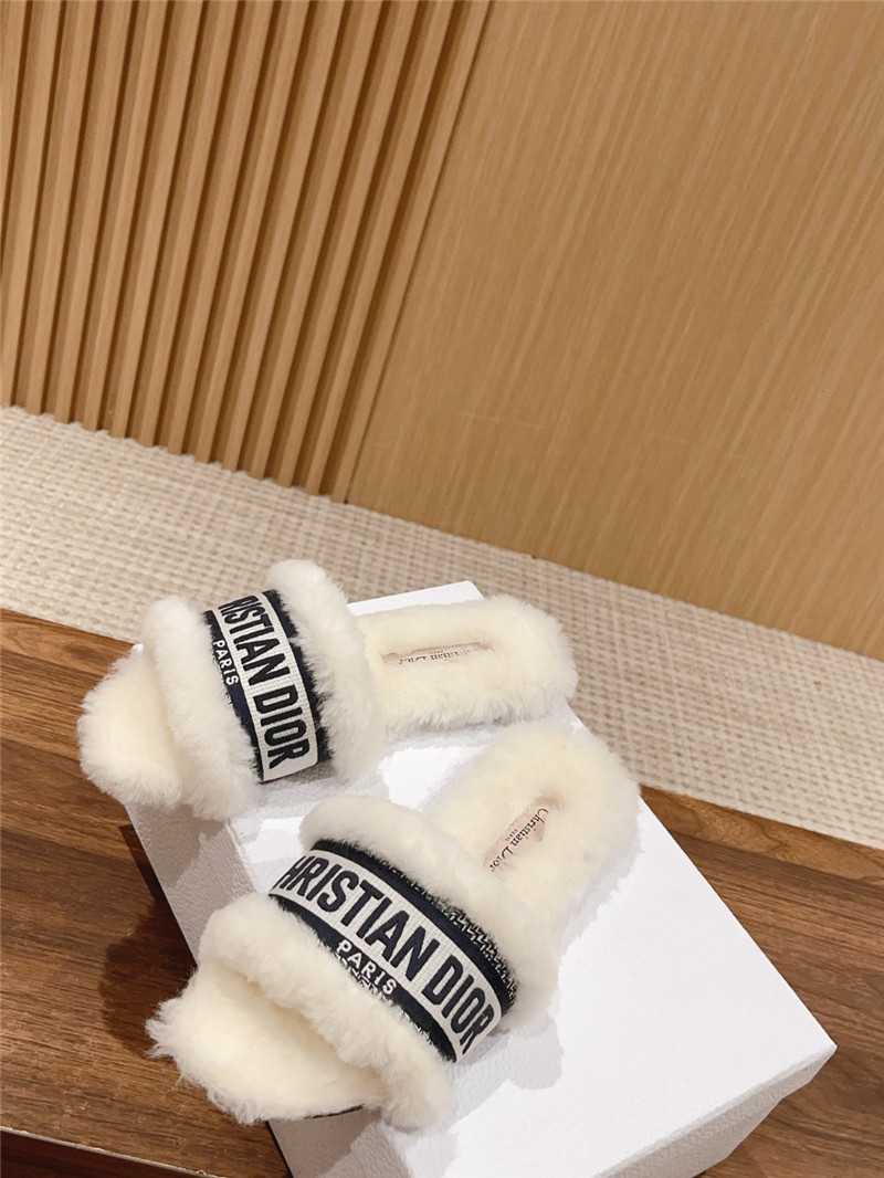 D10r shearling canvas dway slides white/black