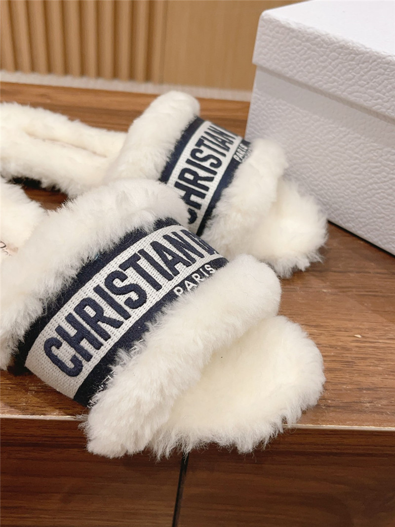 D10r shearling canvas dway slides white/black