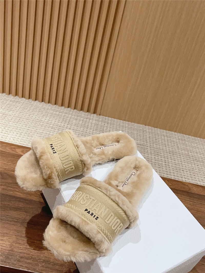 D10r shearling canvas dway slides beige