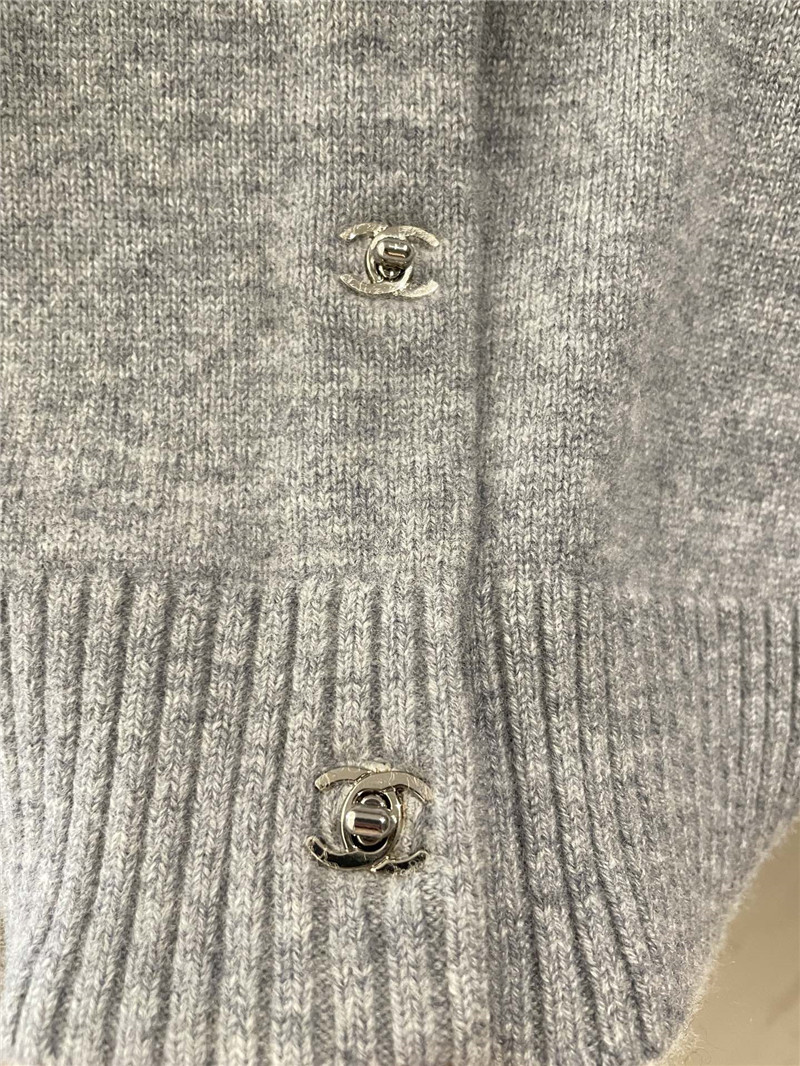 Ch**el taupe crop cashmere cardigan