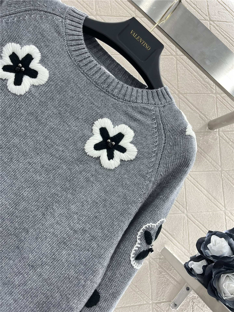 Va1e*ntin0 floral blend knit sweater in grey
