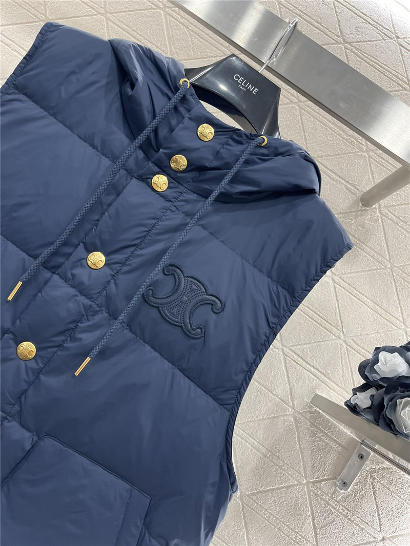 Ce1i*e hooded padded vest