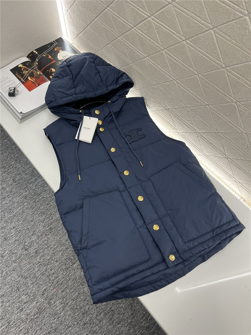Ce1i*e hooded padded vest