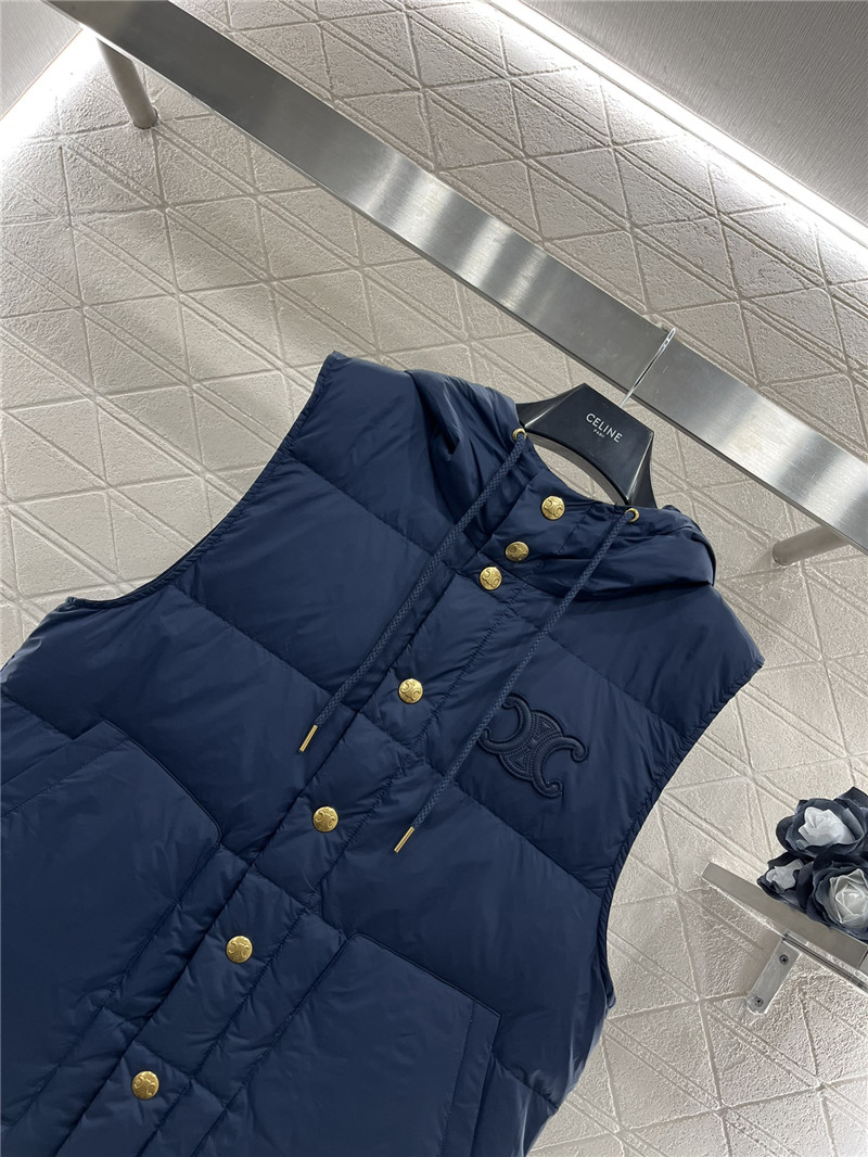 Ce1i*e hooded padded vest