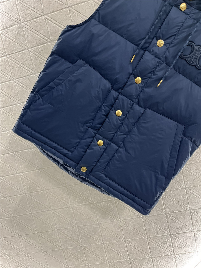 Ce1i*e hooded padded vest