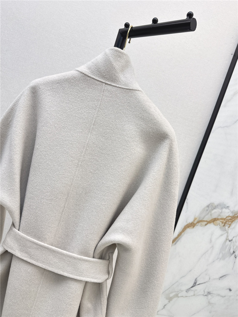 H**me5 cashmere coat