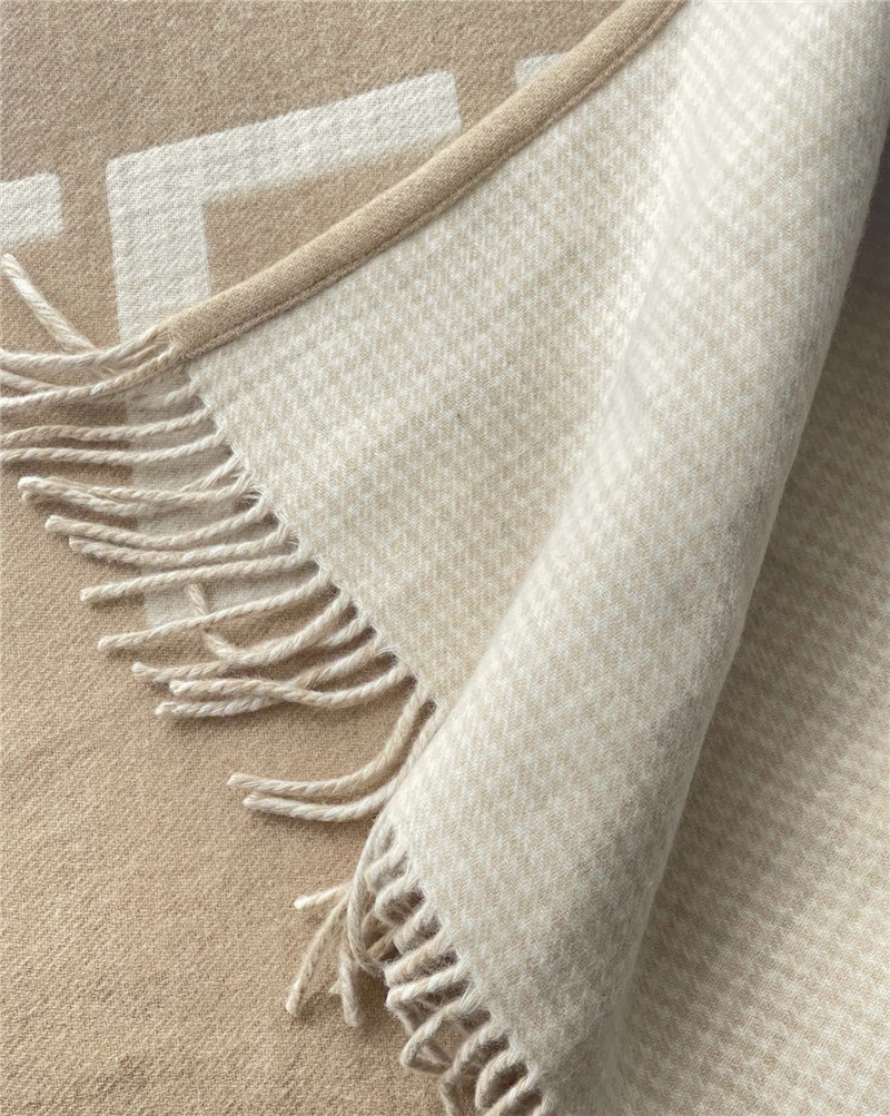 F**di roman check cape