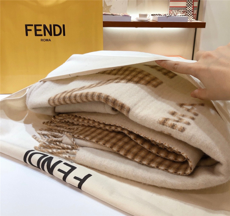 F**di roman check cape