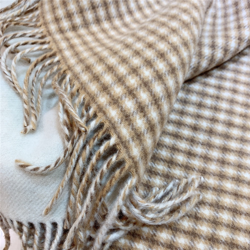 F**di roman check cape