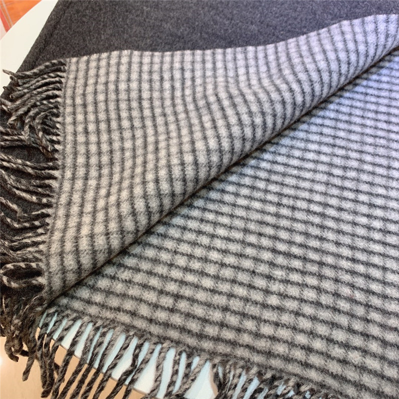 F**di roman check cape