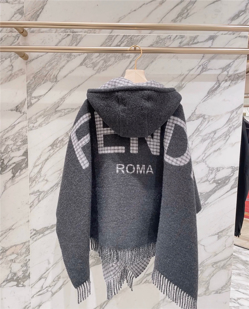 F**di roman check cape