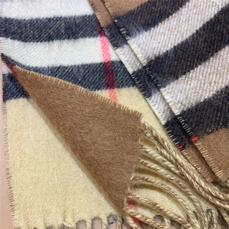 Bv*b*rry check cashmere shawl