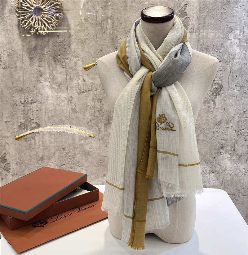 L0r0 P1ana ring velvet scarf