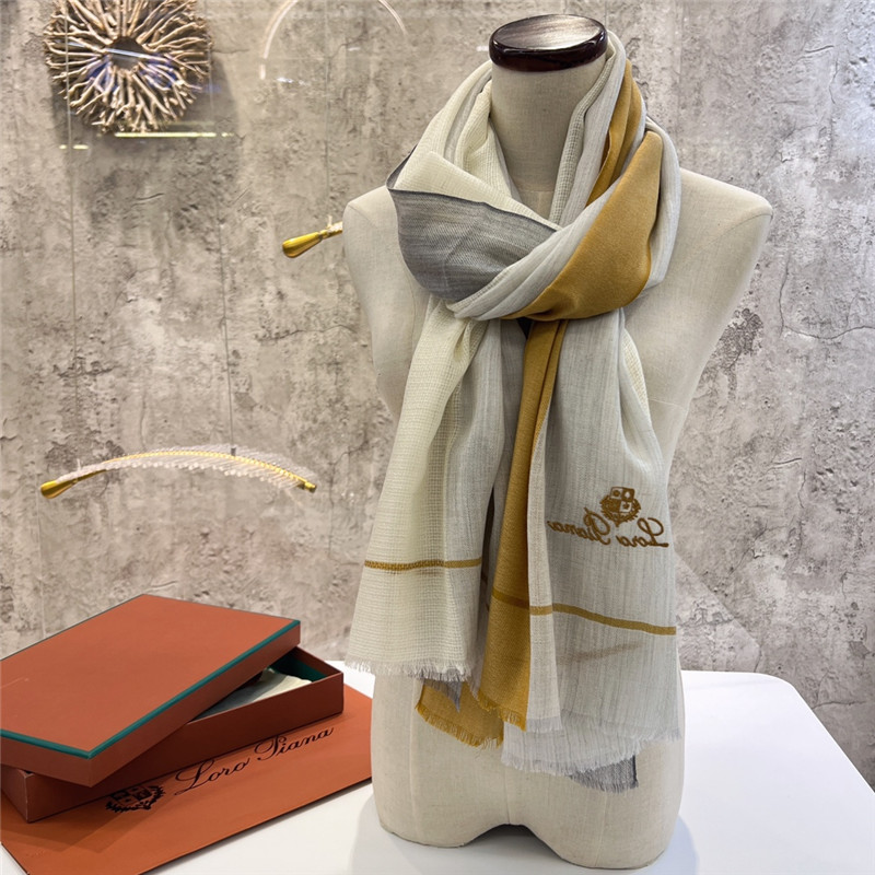 L0r0 P1ana ring velvet scarf