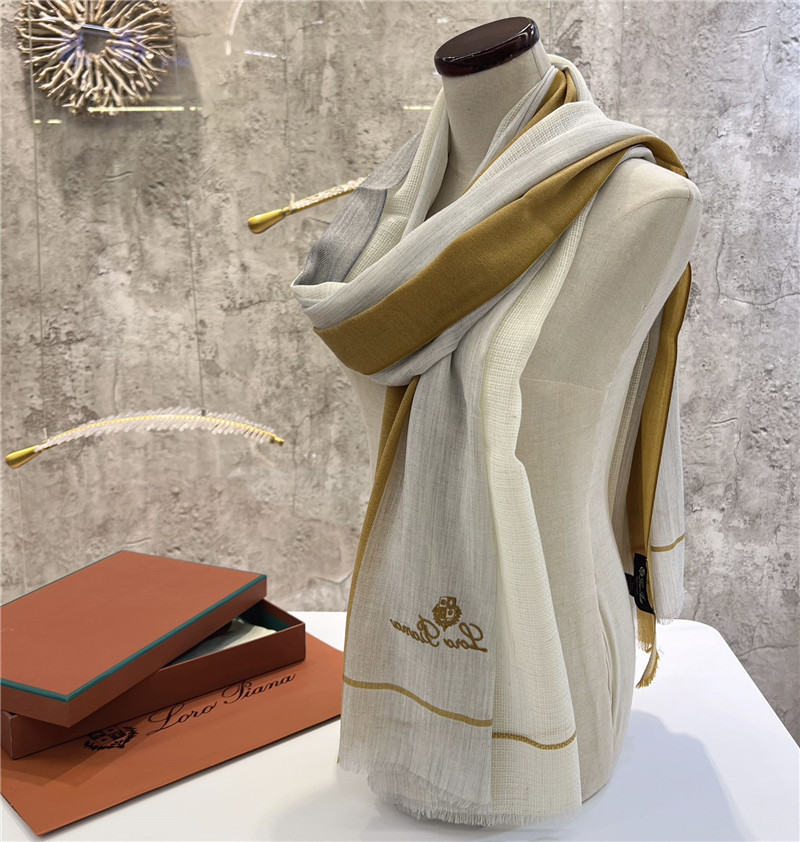 L0r0 P1ana ring velvet scarf