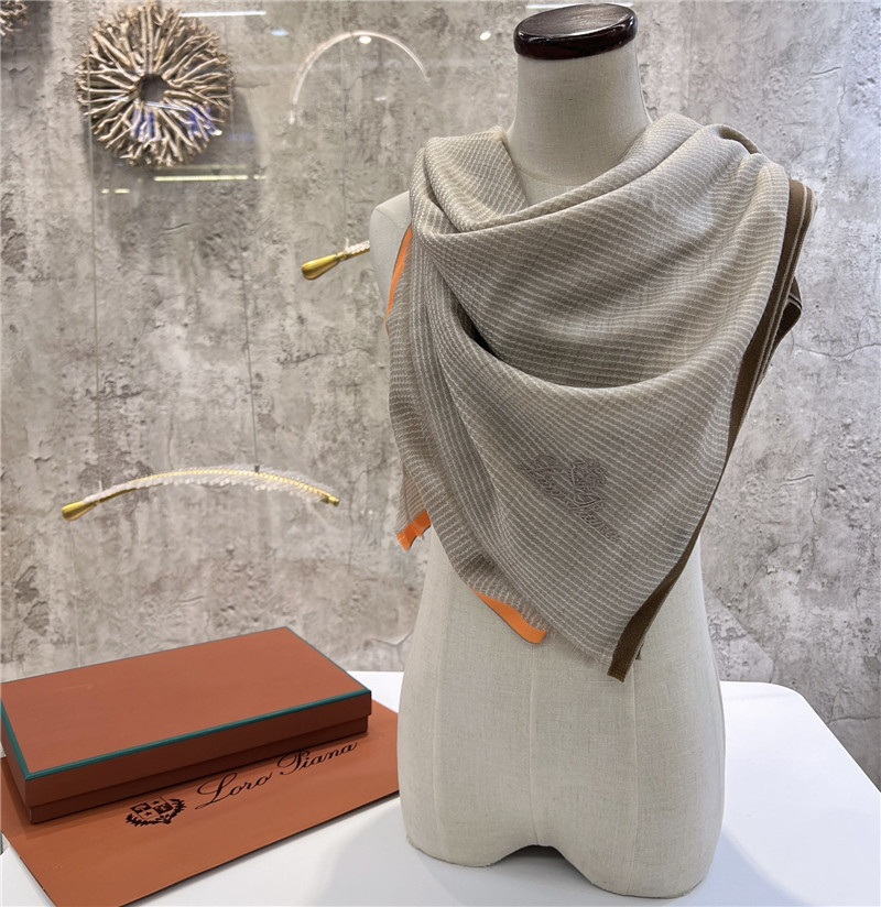 L0r0 P1ana ring velvet scarf