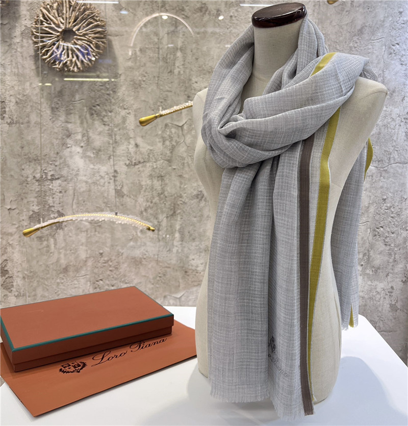 L0r0 P1ana ring velvet scarf