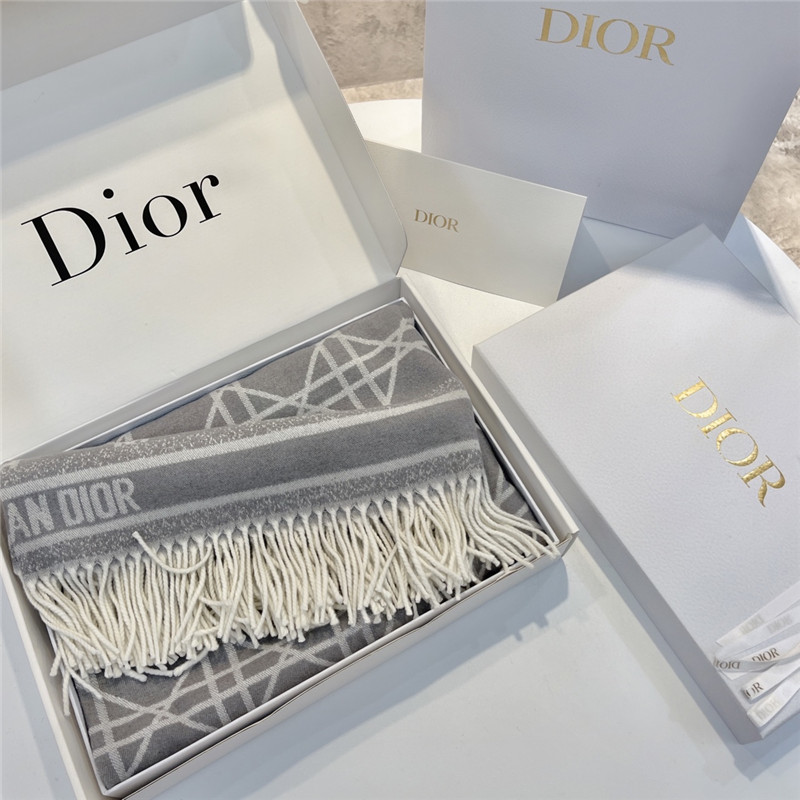 D10r cannage print shawl