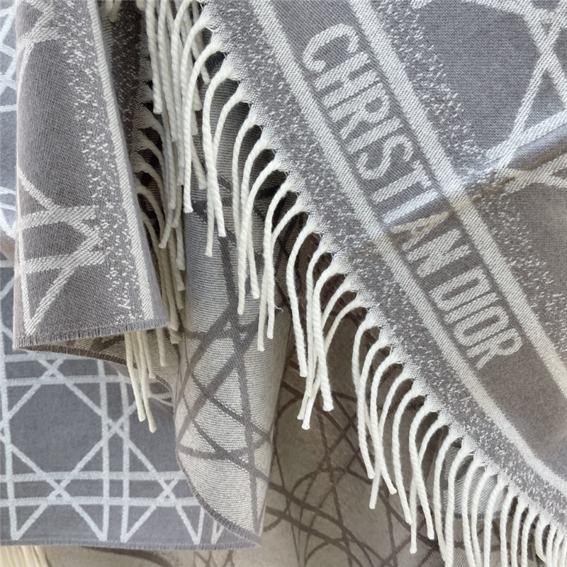 D10r cannage print shawl