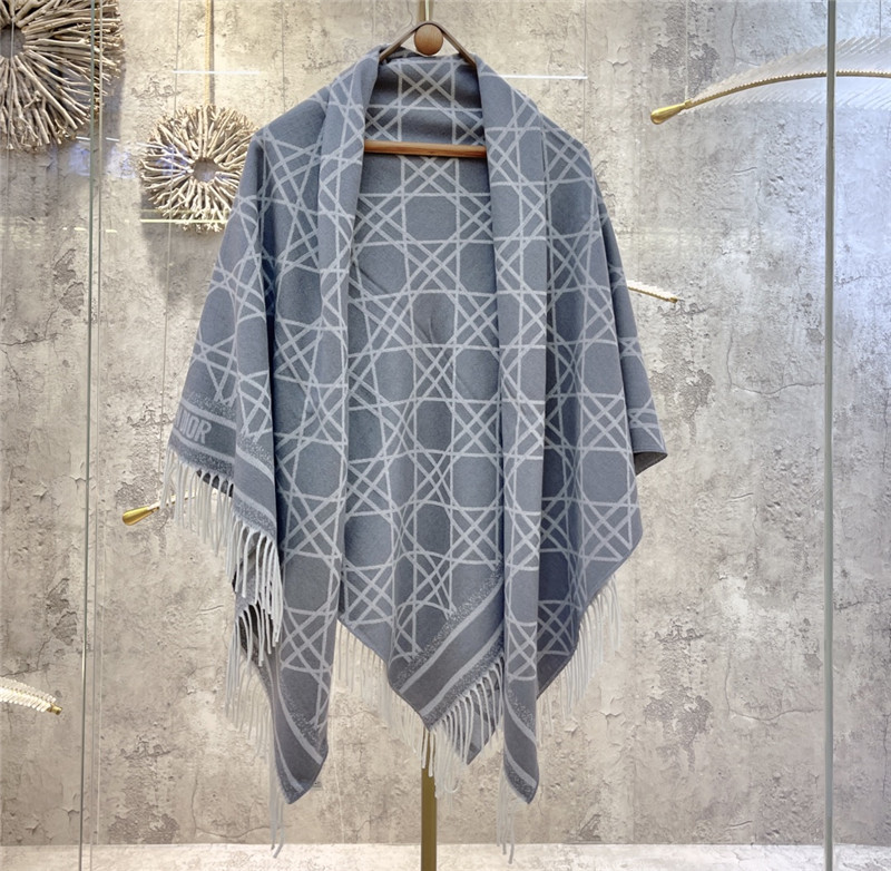 D10r cannage print shawl