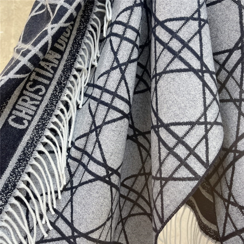 D10r cannage print shawl