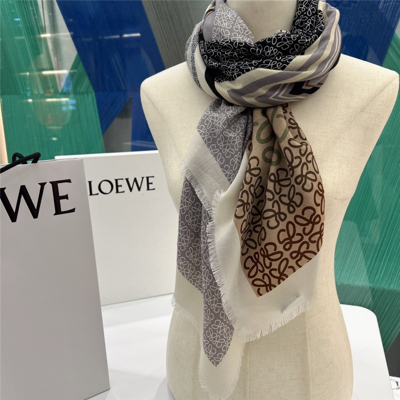 L0ew* line scarf