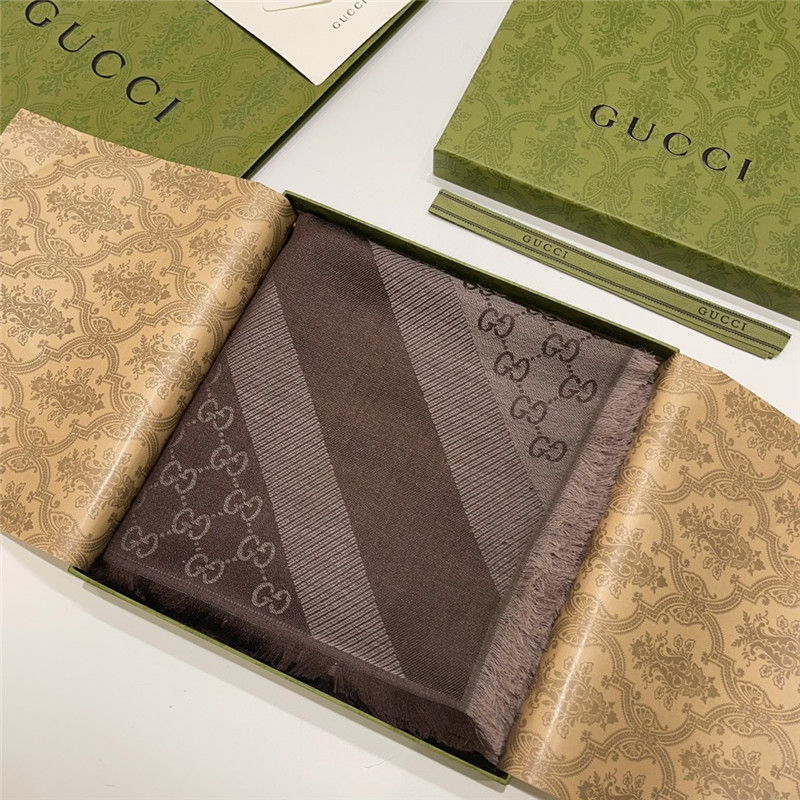Gvc*1 letter jacquard two-tone shawl