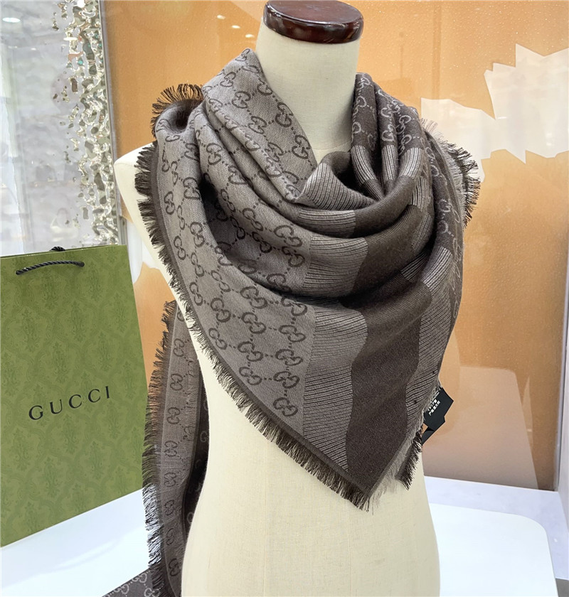Gvc*1 letter jacquard two-tone shawl