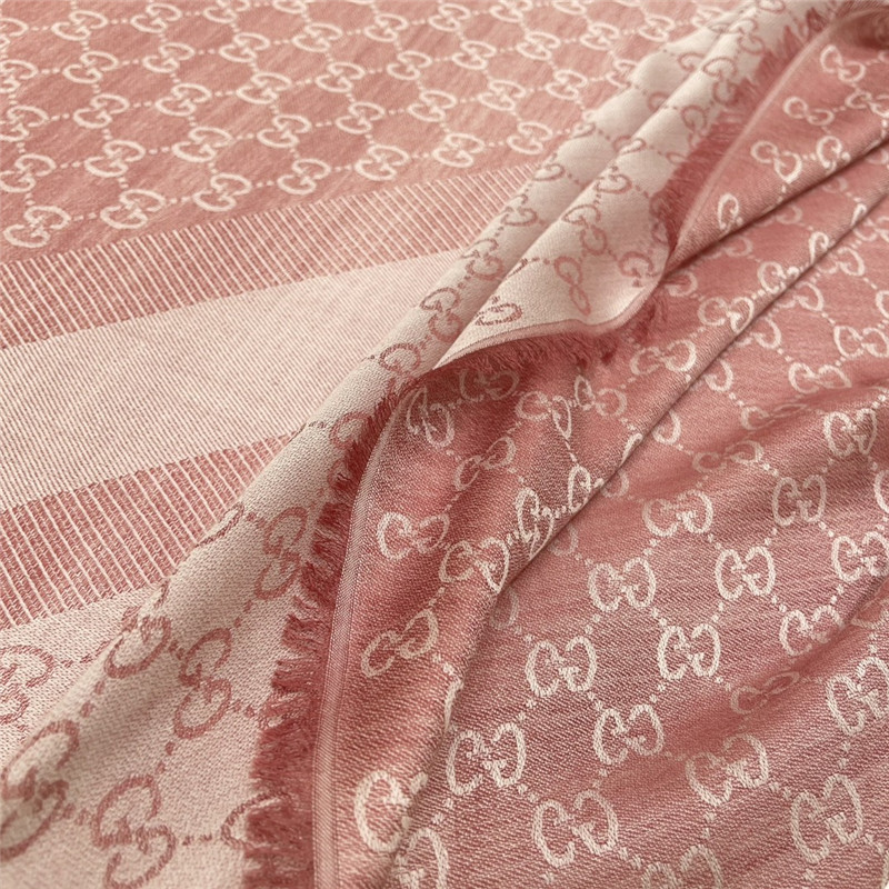 Gvc*1 letter jacquard two-tone shawl