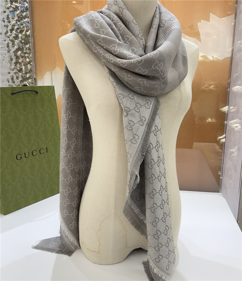 Gvc*1 letter jacquard two-tone shawl