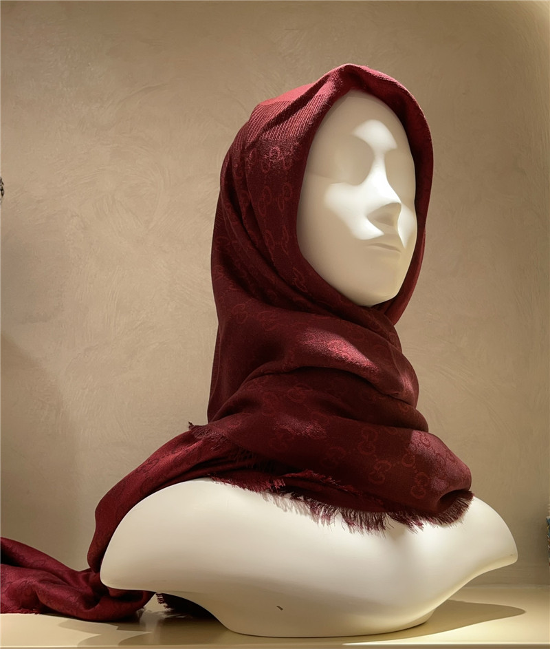 Gvc*1 letter jacquard two-tone shawl