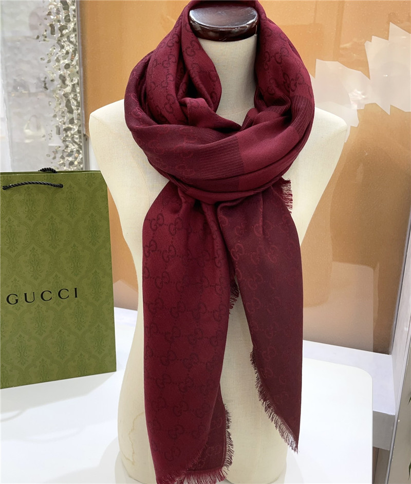 Gvc*1 letter jacquard two-tone shawl