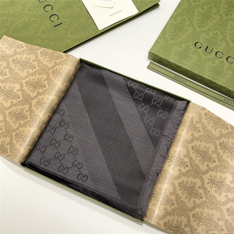 Gvc*1 letter jacquard two-tone shawl