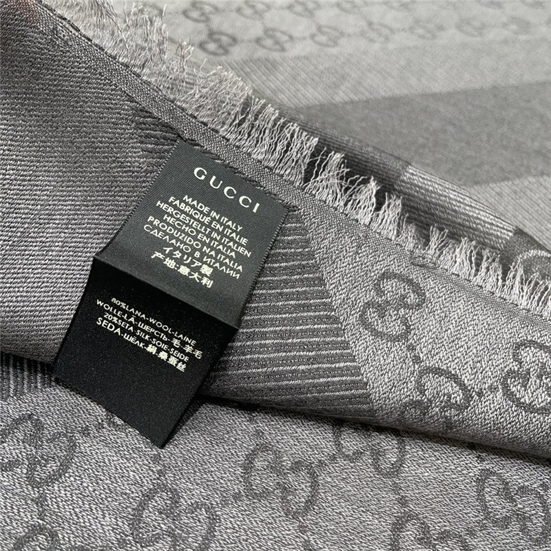 Gvc*1 letter jacquard two-tone shawl