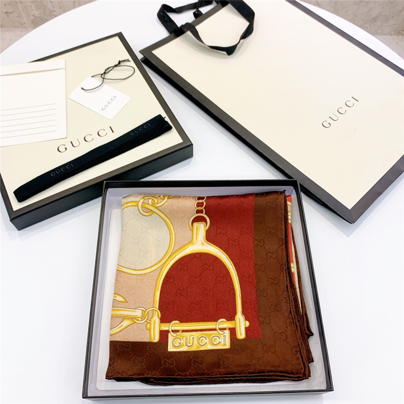 Gvc*1 horsebit square scarf