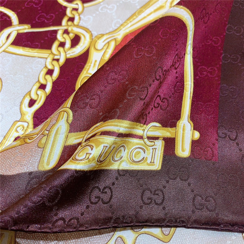 Gvc*1 horsebit square scarf