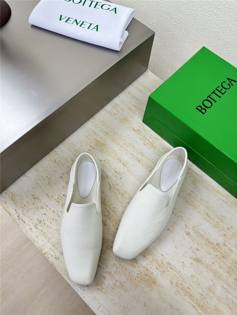 b0tt*ga Ven*ta white silky leather adamo slippers
