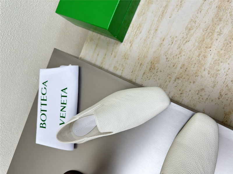 b0tt*ga Ven*ta white silky leather adamo slippers