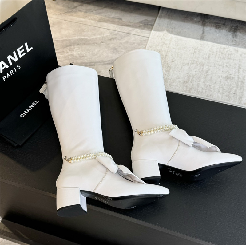 Ch**el pearl chain pointed white high boot