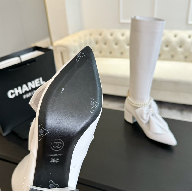 Ch**el pearl chain pointed white high boot